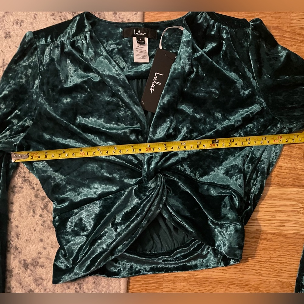 Lulus Emerald Green Crushed Velvet Twist-Front Long Sleeve Crop Top NWT Size S - Picture 9 of 12